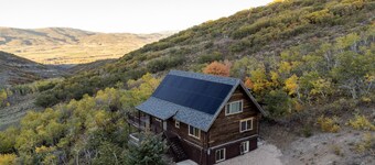 Beautiful Off-Grid Cabin 13 miles from Park City!  Sleeps 14!