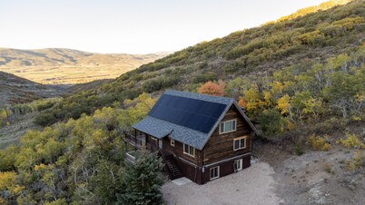 Beautiful Off-Grid Cabin 13 miles from Park City! Sleeps 14!
