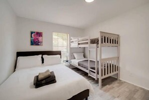 5 bedrooms, iron/ironing board, WiFi, bed sheets - Cozy 5BR Pool House with Hot Tub Near The Lake (Rowlett)