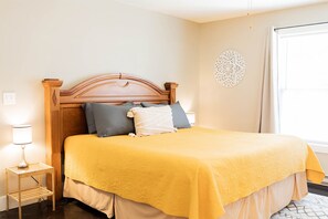 1 habitación, escritorio, tabla de planchar con plancha y wifi