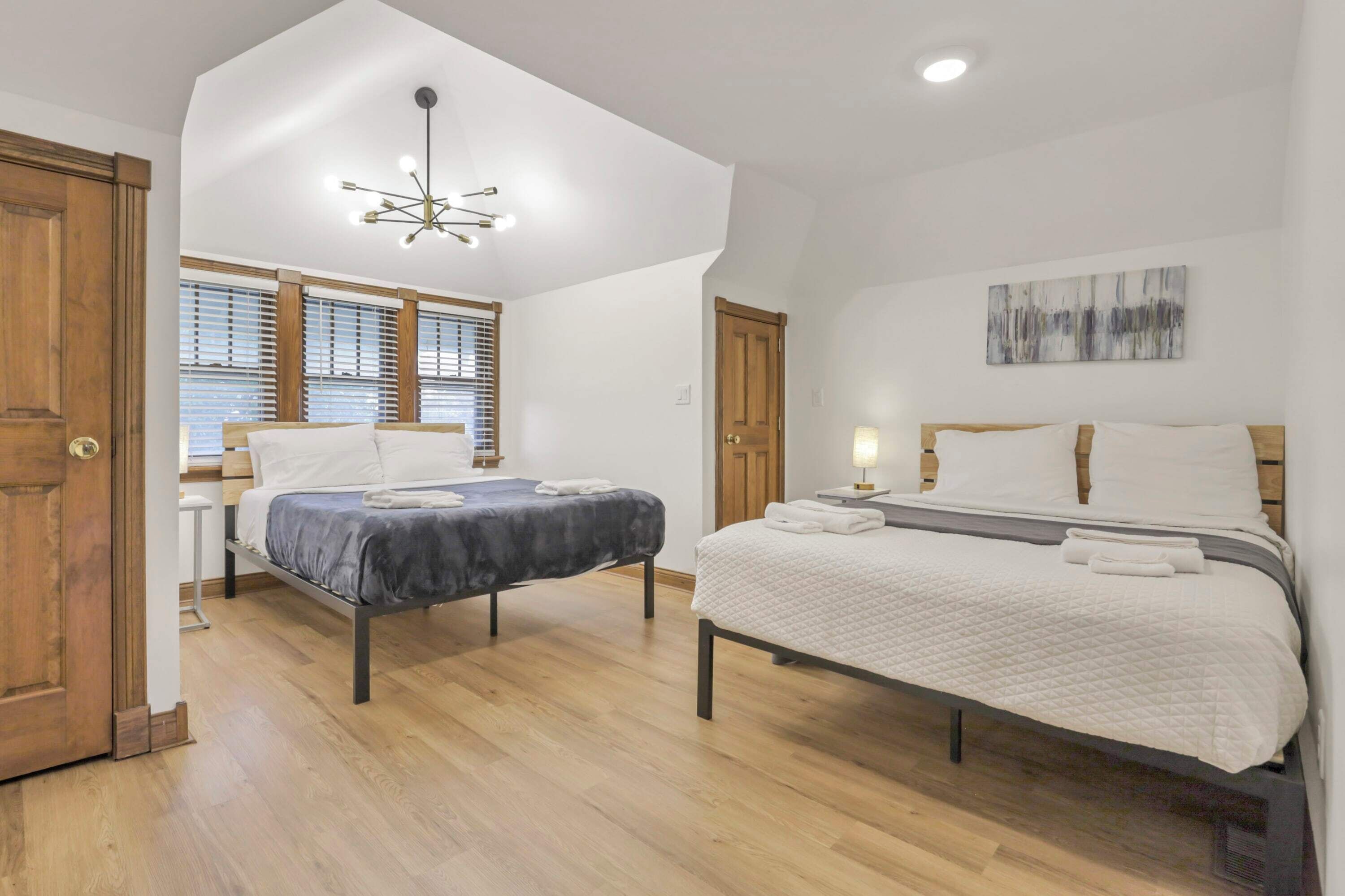 4 bedrooms, desk, iron/ironing board, WiFi