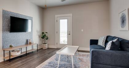 The James | Modern King Bed apartment outside Ft. Gordon