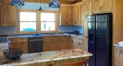 Lovely and Accessible, near the beaches, attractions, and eateries