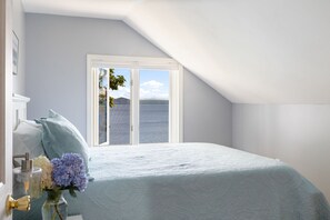 2 bedrooms, desk, iron/ironing board, travel crib