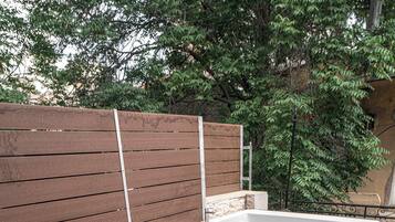 Premium Apartment, 1 Queen Bed | Terrace/patio