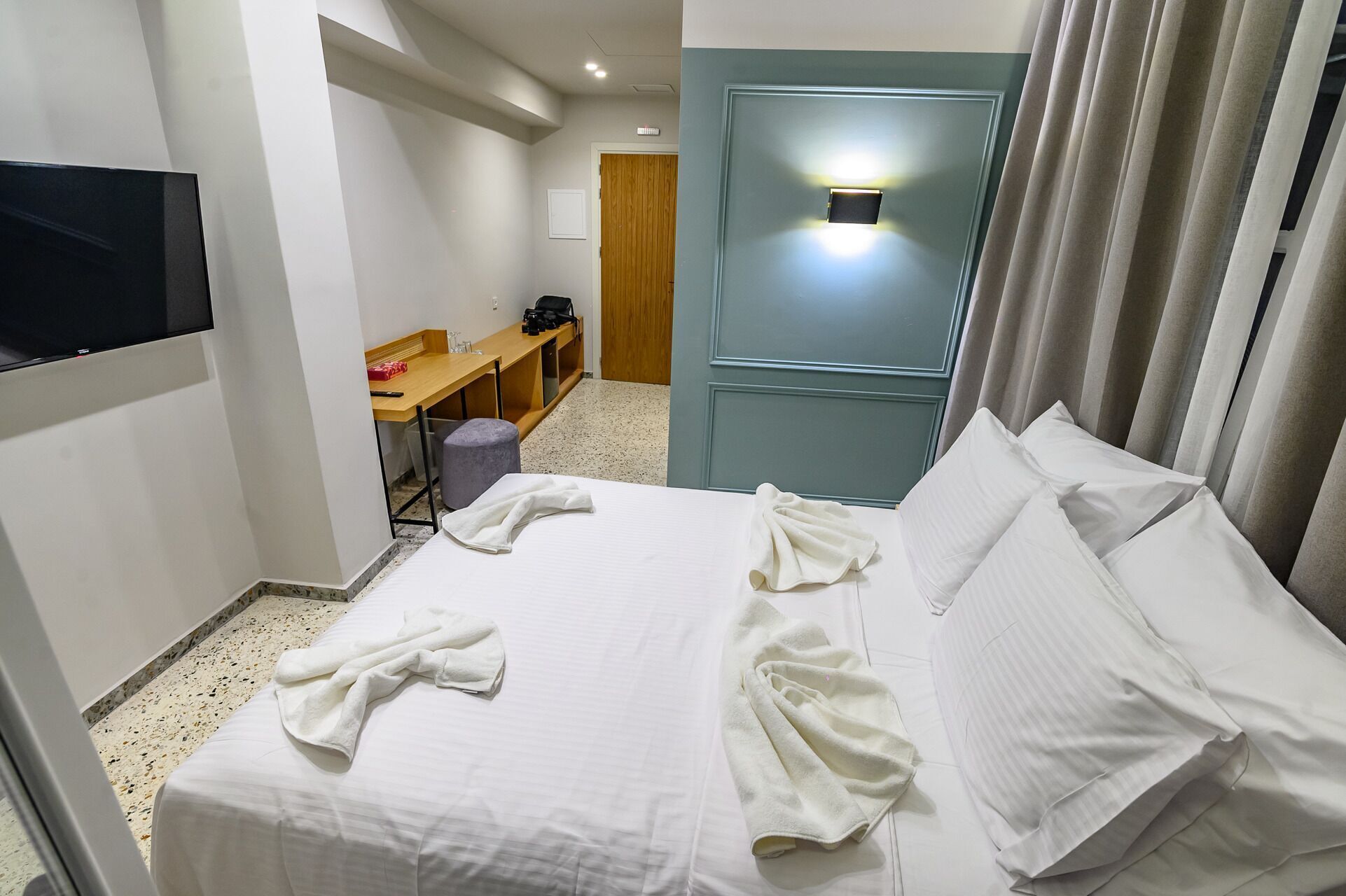 Camas con pillow-top, minibar y escritorio 