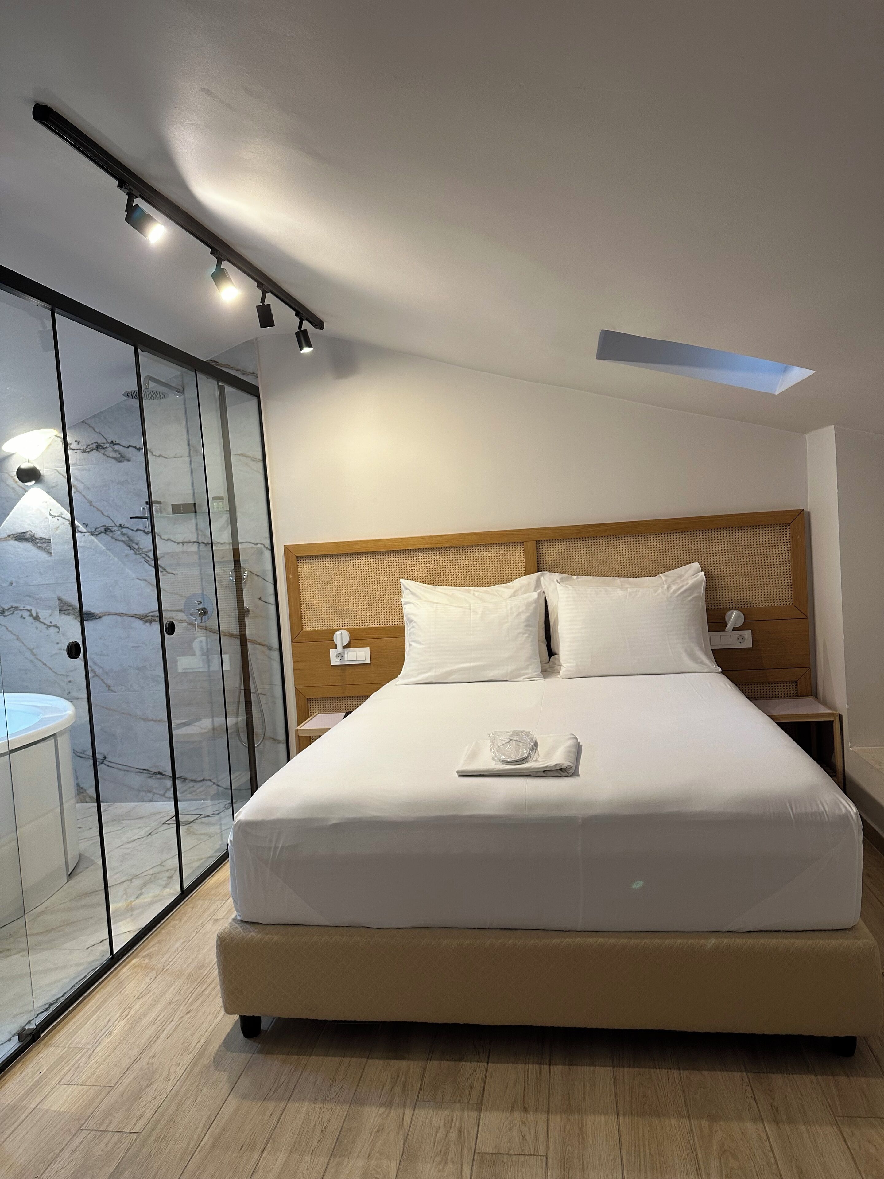 Photo - Belle Athenes - Luxury Rooms at Monastiraki Railway Station