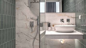 Premium Apartment, 1 Queen Bed | Bathroom
