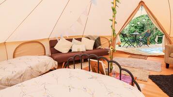 1 bedroom, individually decorated, individually furnished