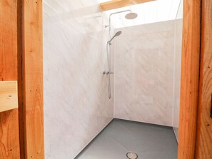 Shower - Heron's Retreat (Llandysul)