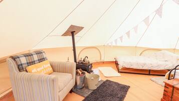 1 bedroom, individually decorated, individually furnished