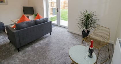 23 Moat House Close