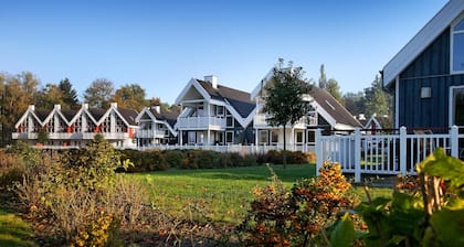Ferienhaus âFalsterâ 88mÂČ fĂŒr 4+2 Personen im Schlosspark Bad Saarow, Sauna, Whirlpool und Kamin