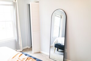 2 bedrooms, desk, free WiFi, bed sheets