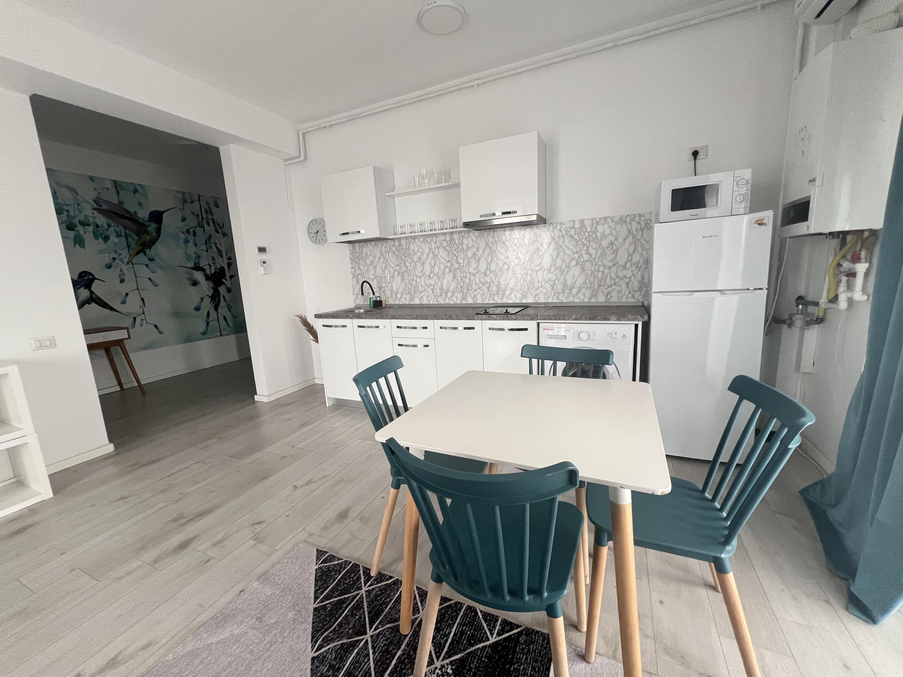 Hypo-allergenic bedding, iron/ironing board, free WiFi, bed sheets