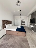 Ropa de cama hipoalergénica y tabla de planchar con plancha