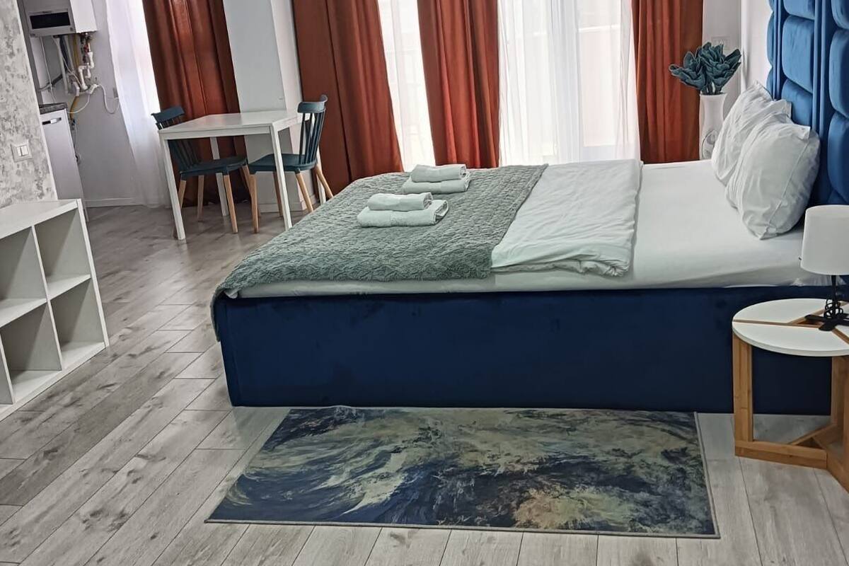 Superior Suite | Hypo-allergenic bedding, iron/ironing board, free WiFi, bed sheets