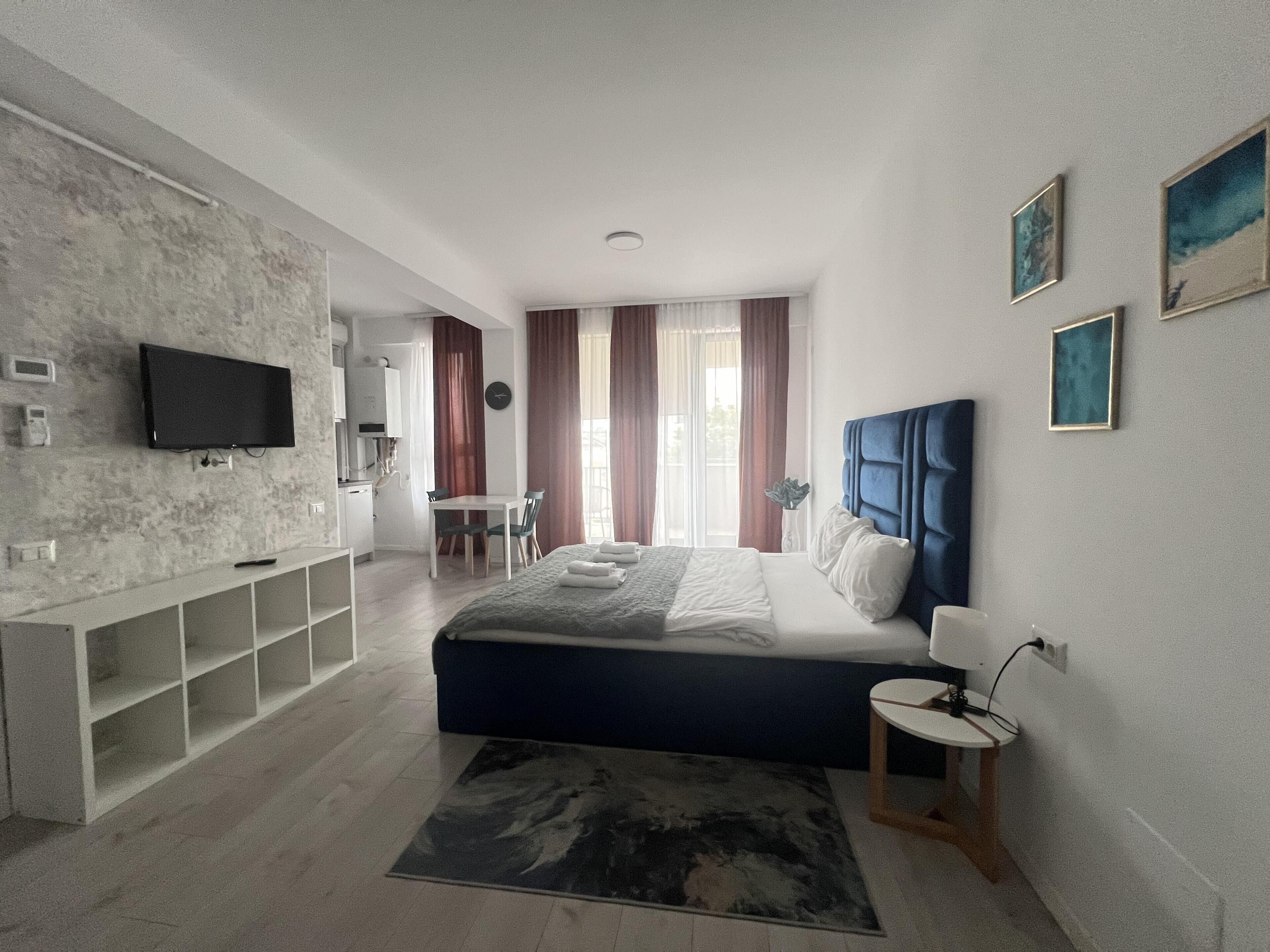 Hypo-allergenic bedding, iron/ironing board, free WiFi, bed sheets