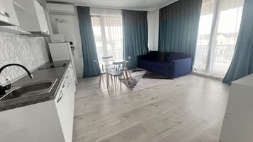Hypo-allergenic bedding, iron/ironing board, free WiFi, bed sheets