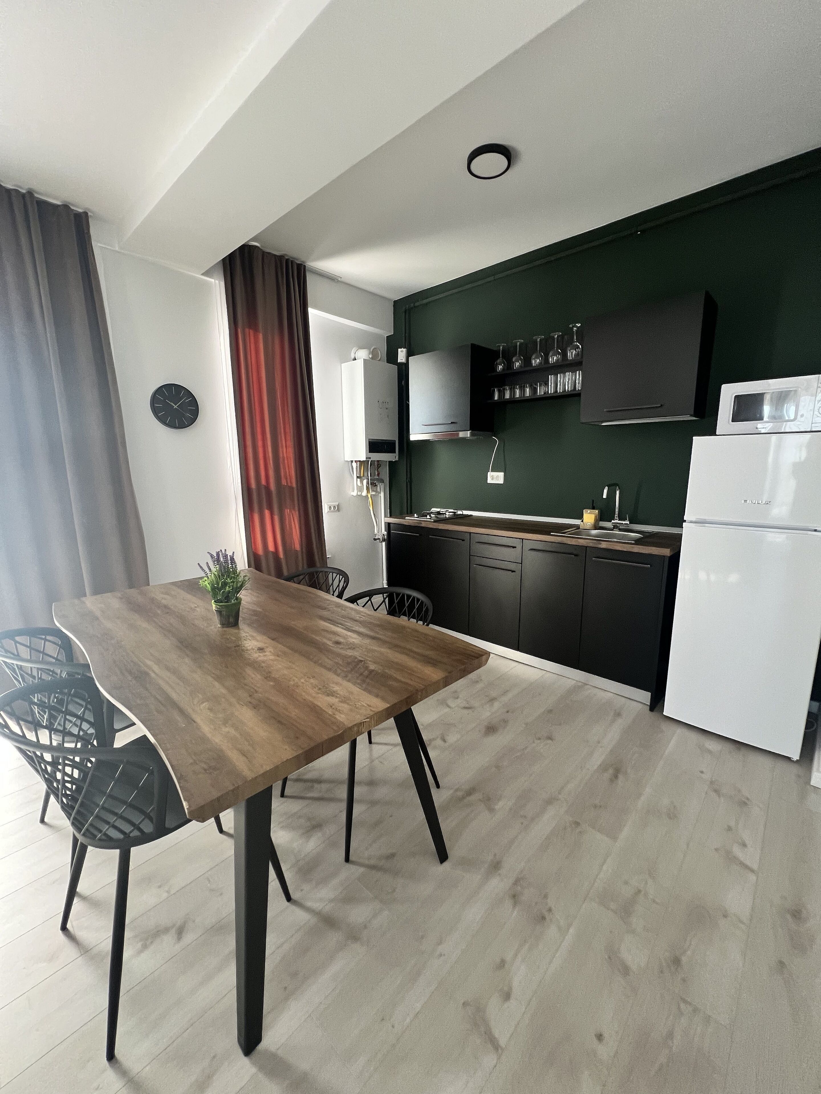 Flat-screen TV, heated floors