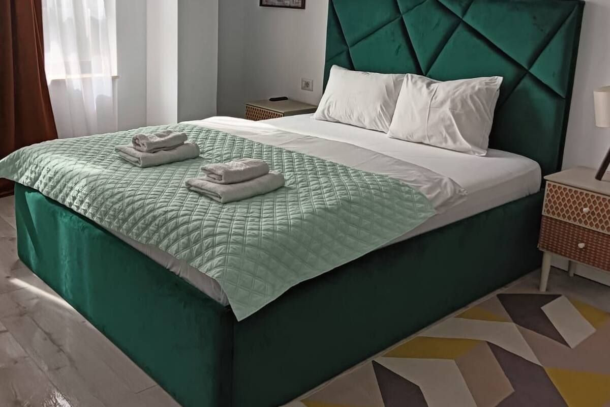 Superior Apartment | Hypo-allergenic bedding, iron/ironing board, free WiFi, bed sheets