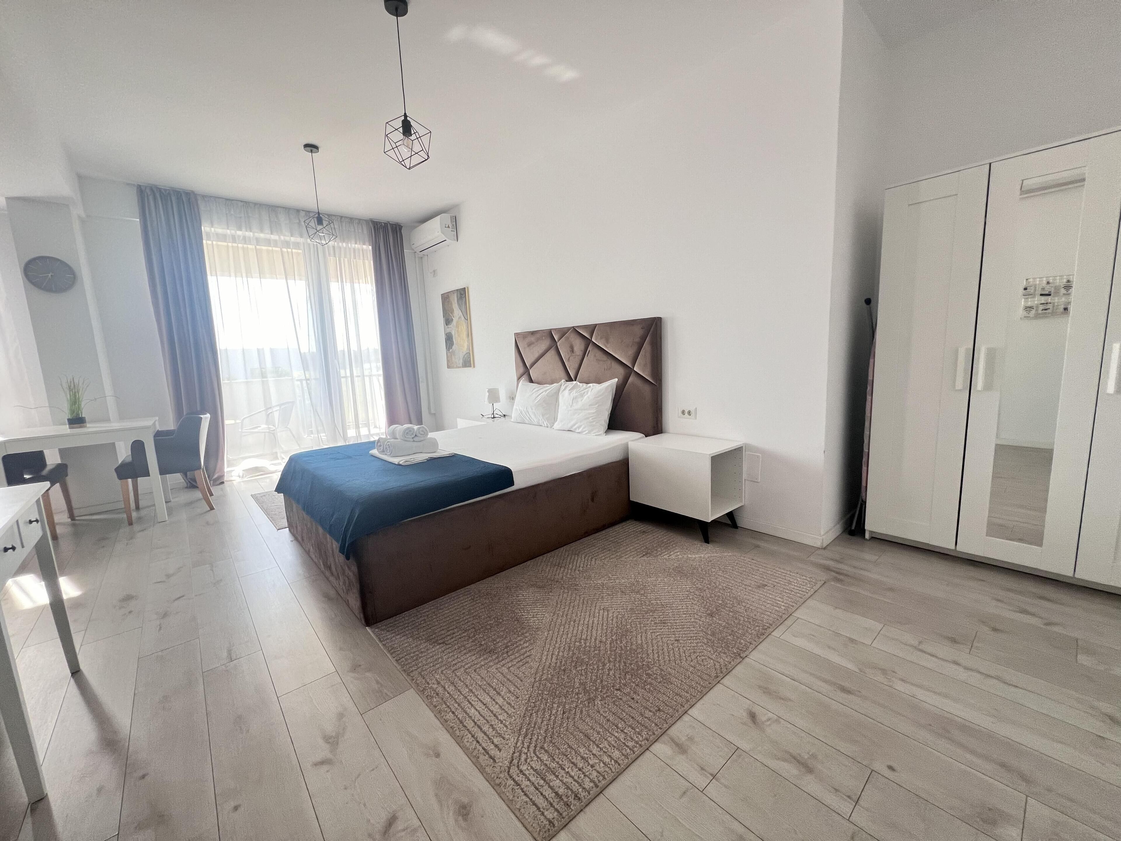 ملاءات للفراش لا تسبب الحساسية ومكواة/لوح كي وواي فاي مجانًا