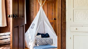 3 Schlafzimmer, Schreibtisch, Bügeleisen/Bügelbrett, WLAN