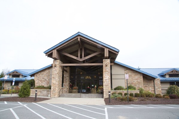 Exterior - Cheerful Pocono Gateway Vacation House in Pocono Lake PA (Pocono Lake)