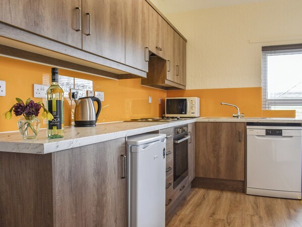Dishwasher, cookware/dishes/utensils