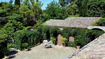 House | 1 bedroom, iron/ironing board, WiFi