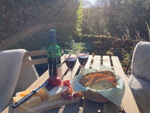 Outdoor dining - 3 bedroom accommodation in Whatstandwell, near Matlock (Whatstandwell, near Matlock)
