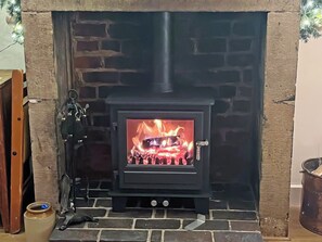 Fireplace - 3 bedroom accommodation in Whatstandwell, near Matlock (Whatstandwell, near Matlock)