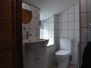 Towels - 1 bedroom accommodation in Crows Nest, near Liskeard (Crows Nest, near Liskeard)