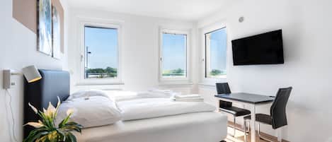 Basic Apartment | 1 bedroom, individually decorated, individually furnished, desk