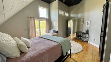 4 bedrooms, iron/ironing board, travel crib, free WiFi