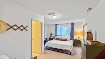 3 Schlafzimmer, Schreibtisch, Bügeleisen/Bügelbrett, Reisekinderbett