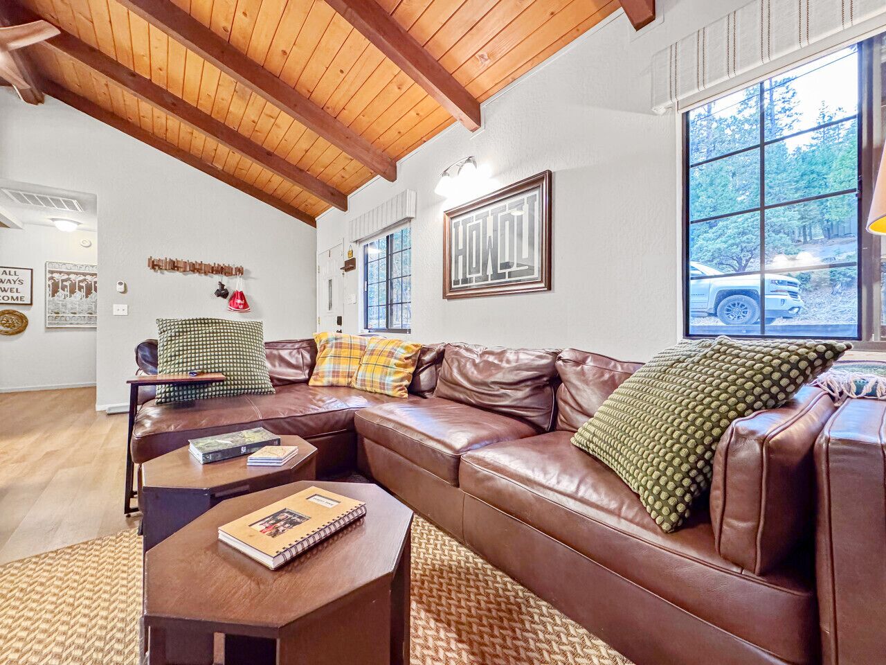 Smart TV, fireplace, stereo