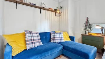 Smart TV, fireplace, stereo