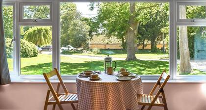 Beachborough Park Summer House