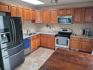 Dining tables - 2bedroom +1 bathroom Best Desirable location (Tampa)