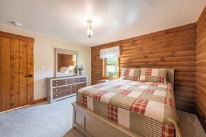 4 makuuhuonetta, silitysrauta/-lauta, ilmainen Wi-Fi, vuodevaatteet