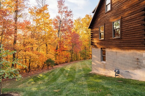 Maple Leaf Cabin | 4 Bed, 2 Bath