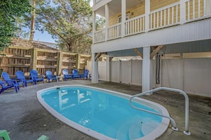 Outdoor pool - 8BR | Sleeps 16 | Pool | Steps To The Beach | 400B (North Myrtle Beach)
