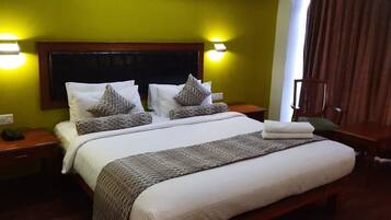 Premium bedding, Select Comfort beds, minibar, desk