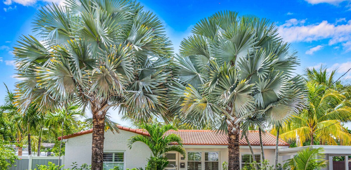 Centrally located | Heated Pool | Riverside View & Access | Citrus Key | H0MES