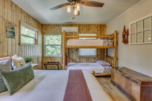 2 Schlafzimmer, Schreibtisch, Bügeleisen/Bügelbrett, Reisekinderbett