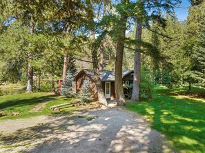 Unclassified image, 3 of 32, button