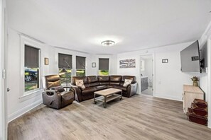 Téléviseur connecté, jeux vidéo, livres