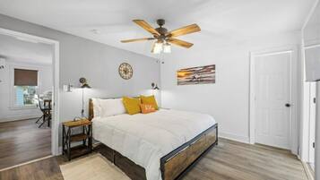 3 bedrooms, desk, iron/ironing board, WiFi