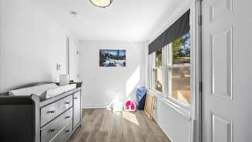 3 habitaciones, escritorio, tabla de planchar con plancha y wifi